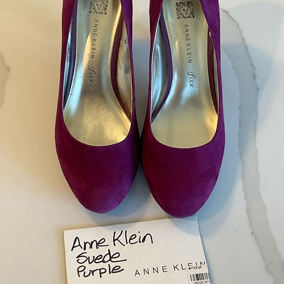 ANNE KLEIN FUSHIA SUEDE PUMP - Picture 7 of 14
